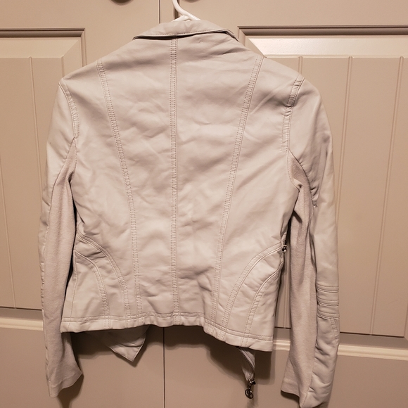 Jennifer Lopez light gray/silver jacket - Picture 6 of 6